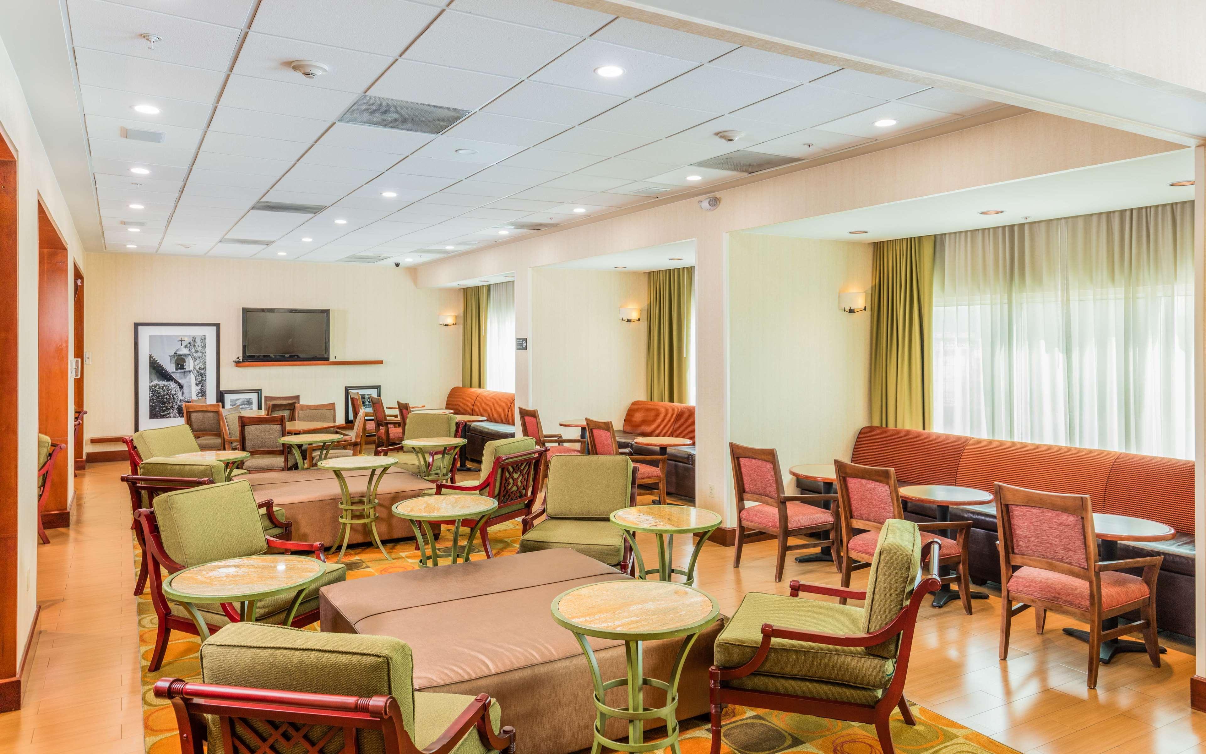Hampton By Hilton Tecnologico